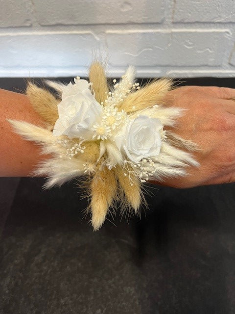 2B-65.00$ BRACELET EN ROSES ÉTERNELLE