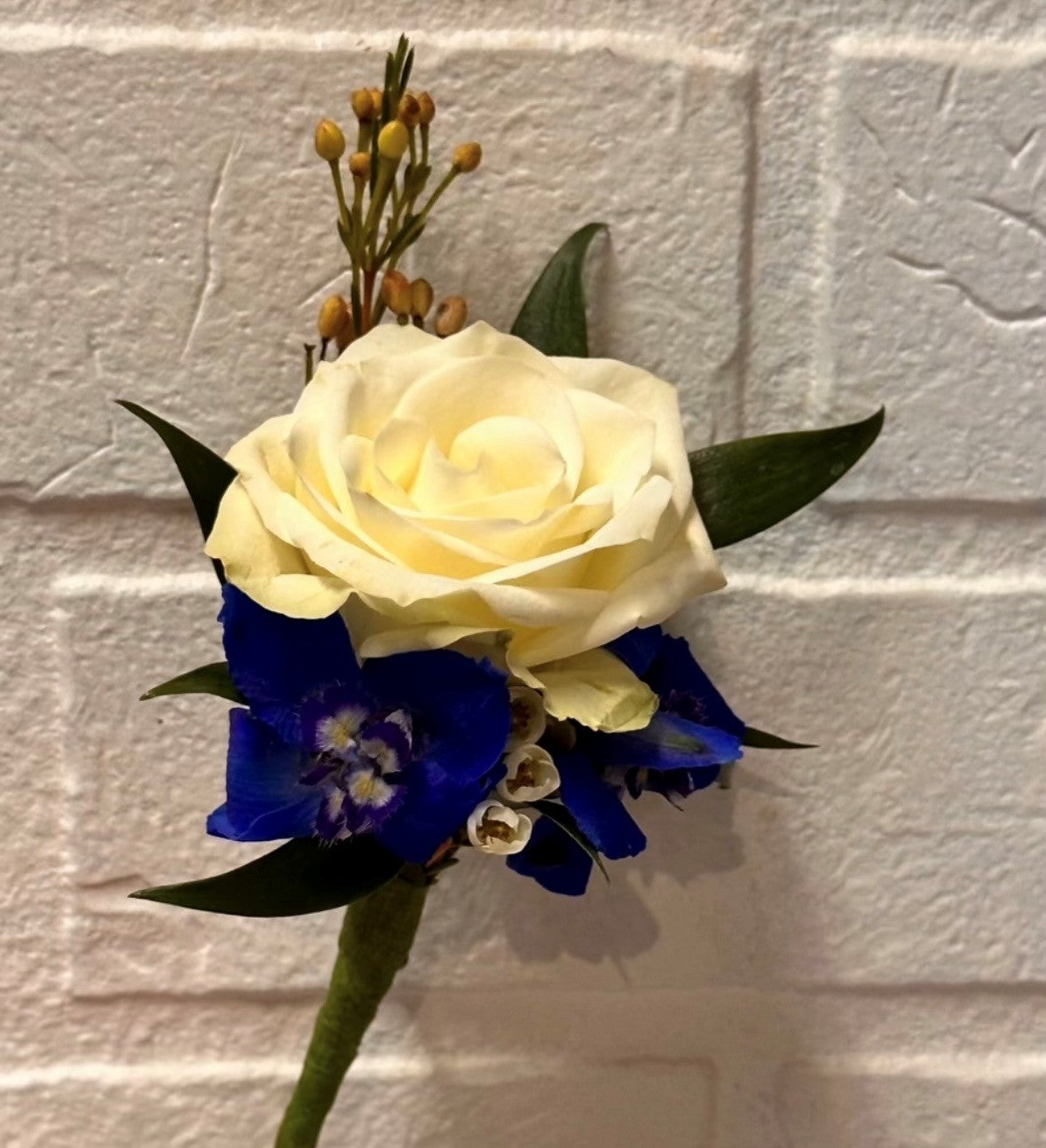 4-30.00$  BOUTONNIERE