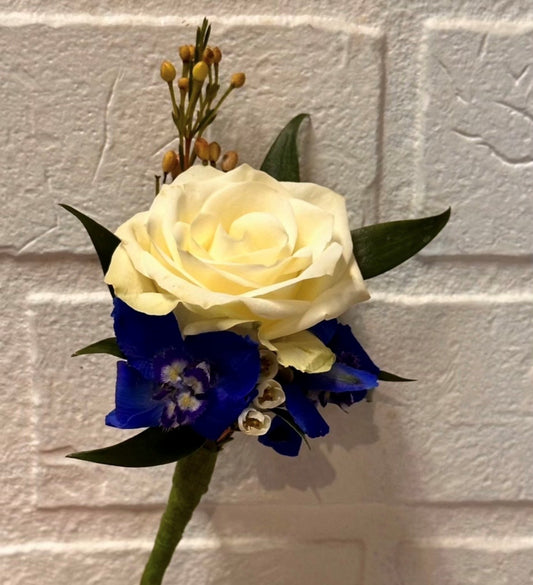 4-30.00$  BOUTONNIERE